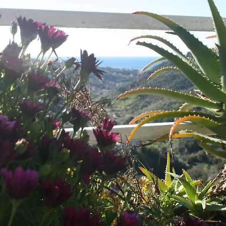 Mareviglia, Between The Sea And The Mountains Apartman